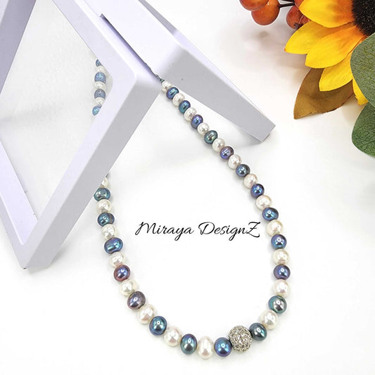 White & Peacock Pearl Necklace